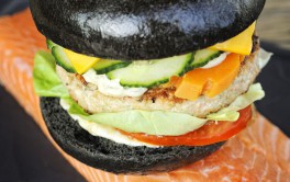 Black burger au saumon